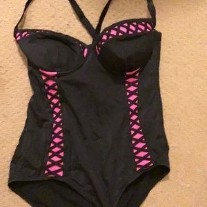 One piece swim suit